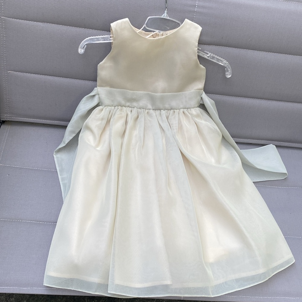 NWOT sz 6 special Occasion/ flower girl dress in sage green. Lined/tulle under - Picture 10 of 16